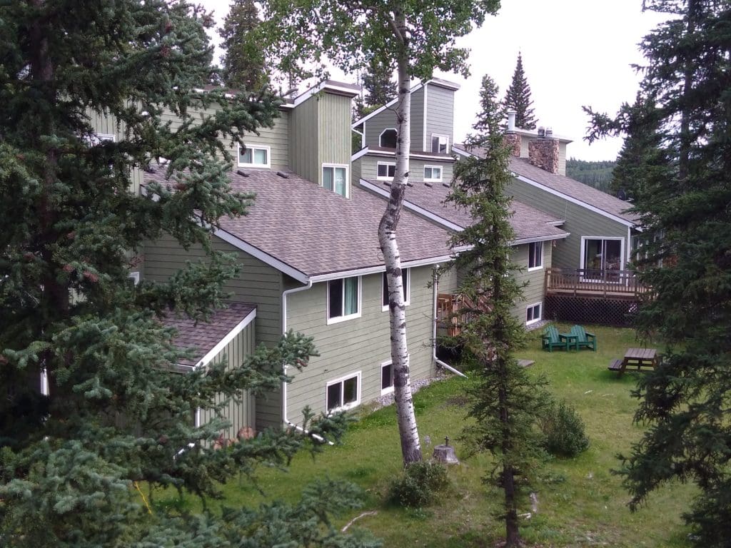 GUEST LODGE